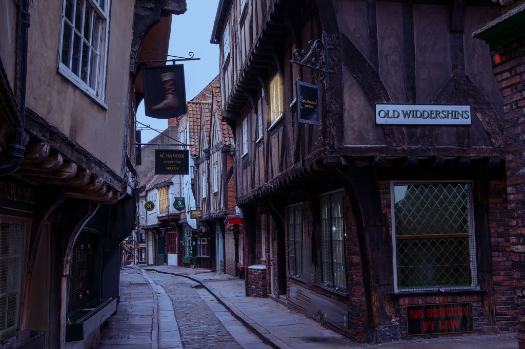 old narrow street - night